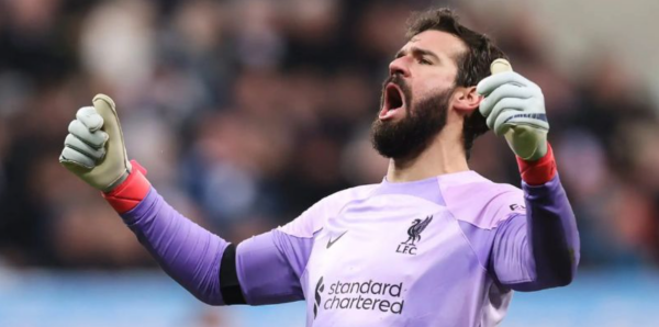 Contributions on the career path of player Alisson Becker